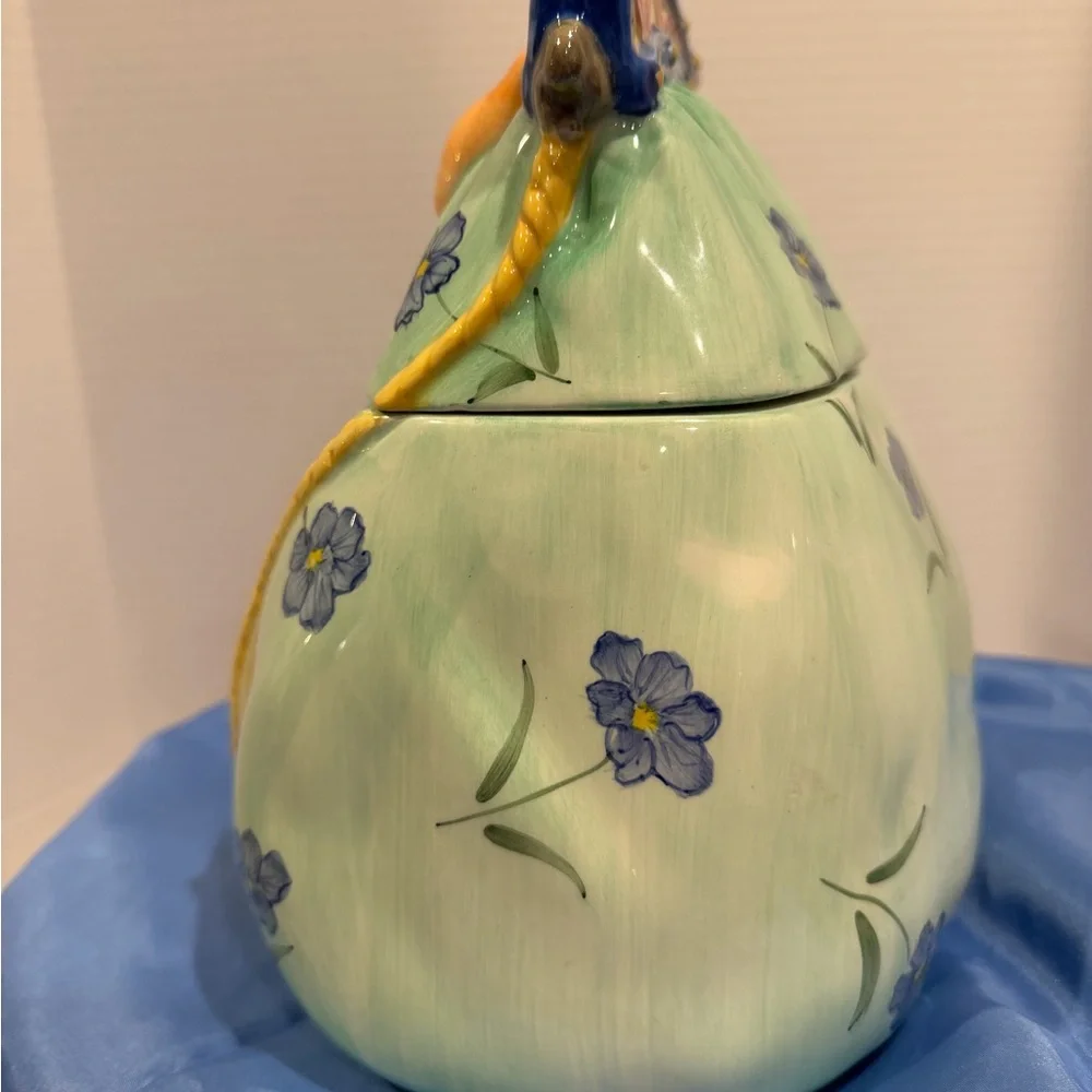 Vintage ceramic cookie jar with lift off lid